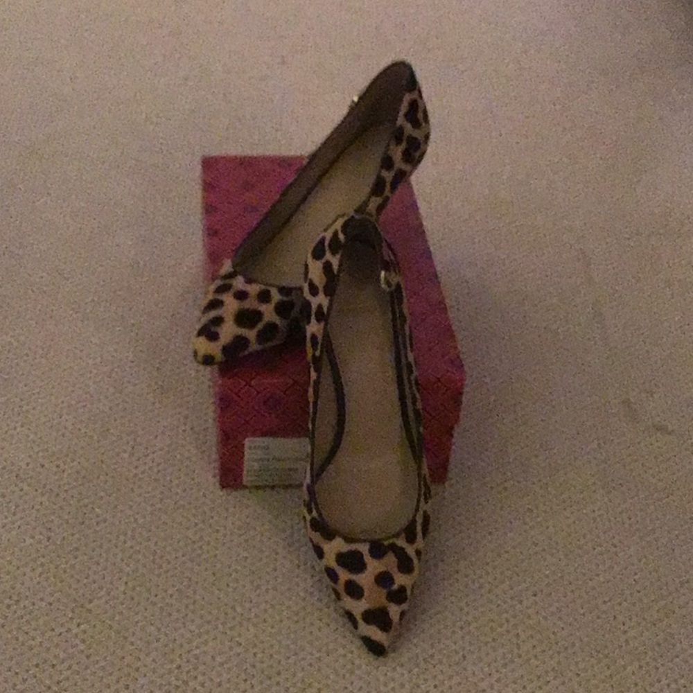 Tory Burch Women’s Leopard Pumps